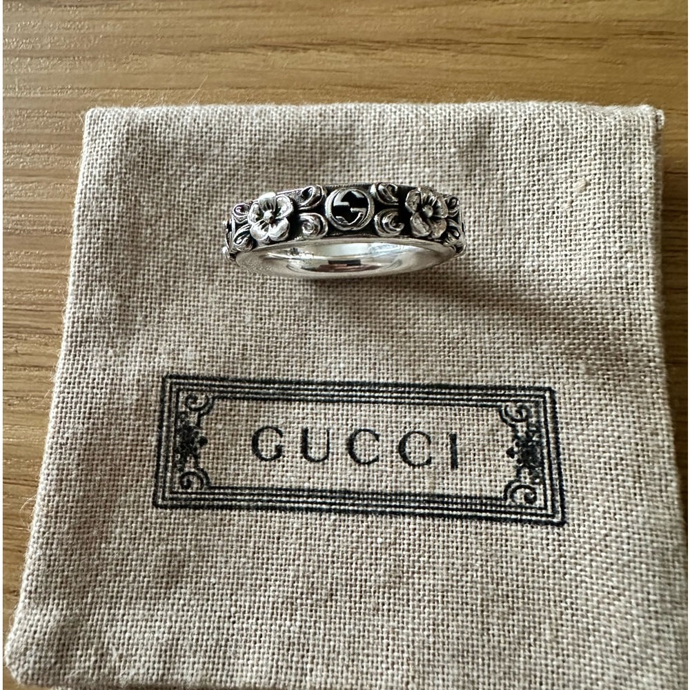 Sterling Silver Gucci Interlocking G and Flower Ring. Size 17/8(US).